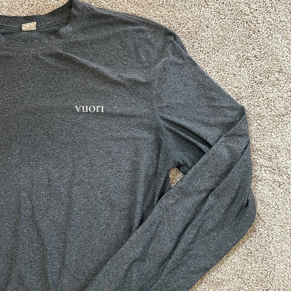 Vuori Long Sleeve Tradewind Tee - Heather Grey - Picture 5 of 11